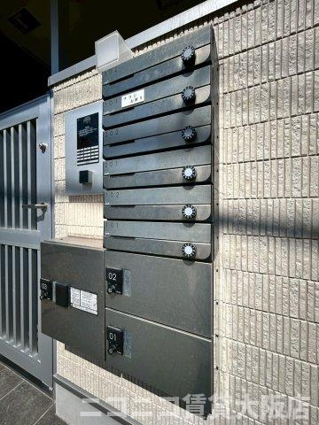 大阪市城東区今福西２丁目のアパートのエントランス