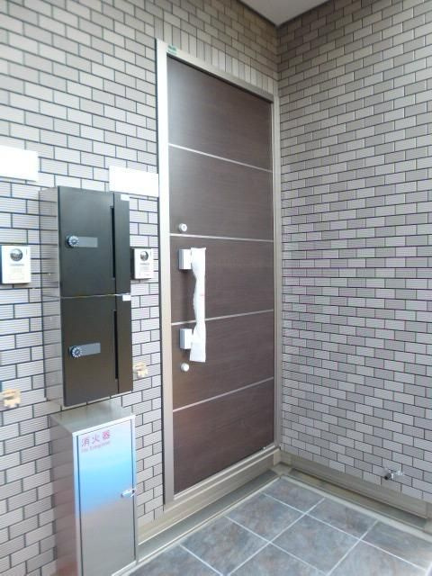 エルメゾン南栗原ＩＩの玄関