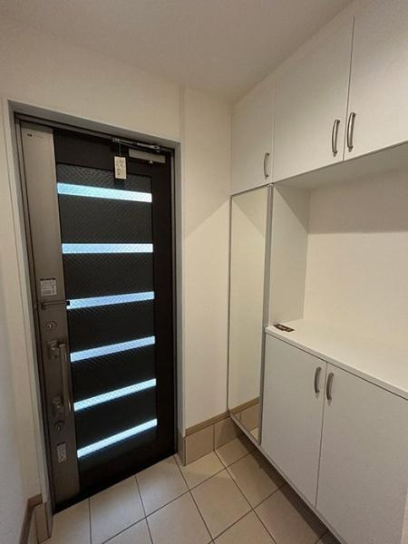 枚方市 楠葉中町　中古 一戸建ての玄関