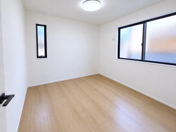 鎌倉市二階堂の中古一戸建の洋室