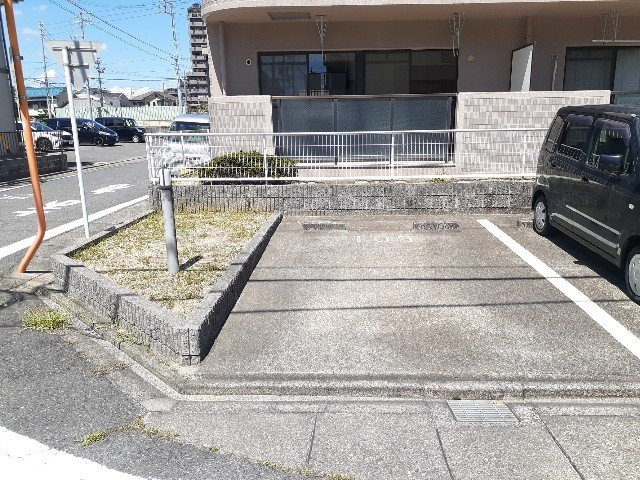 サンパレスの駐車場