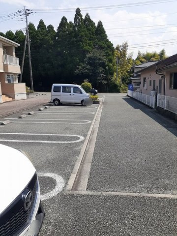 ロイヤルシャトーの駐車場