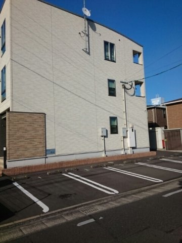 リバーサイド小松原の駐車場