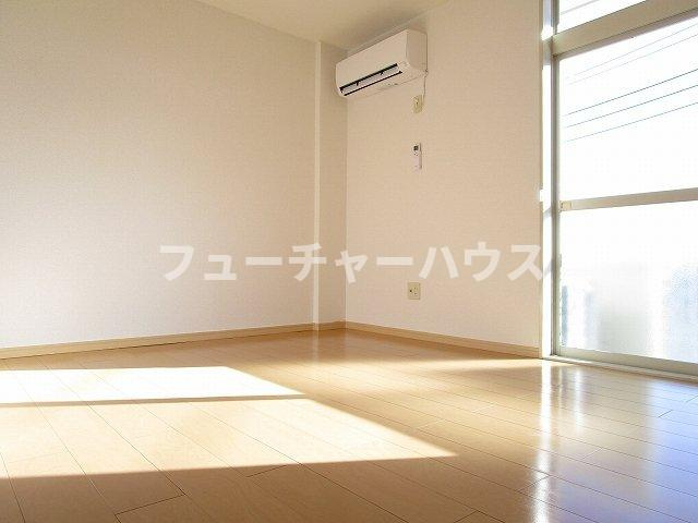 コーポ中台の居間・リビング|きれいな内装です