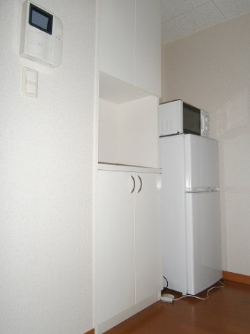 レオパレスソレイユⅡのキッチン|冷蔵庫・電子レンジ