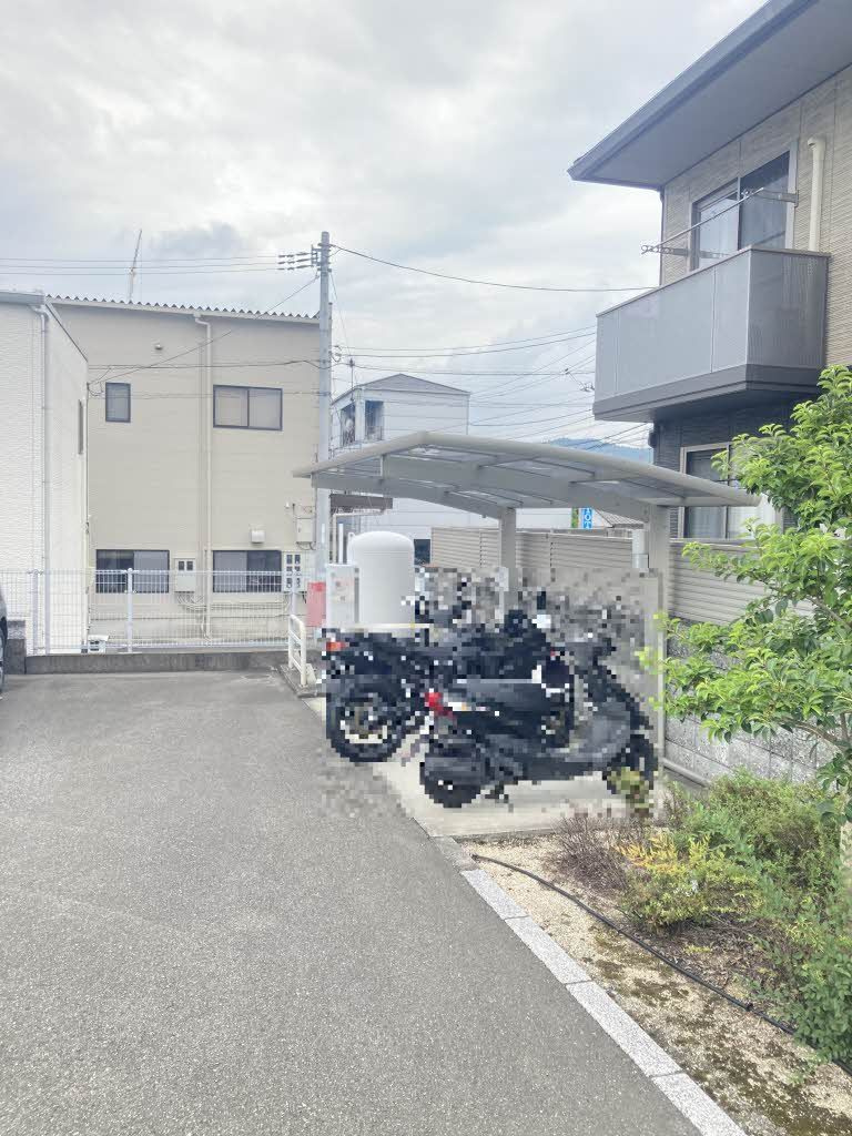 シャーメゾン政枝の駐車場