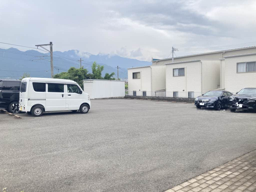 シャーメゾン政枝の駐車場