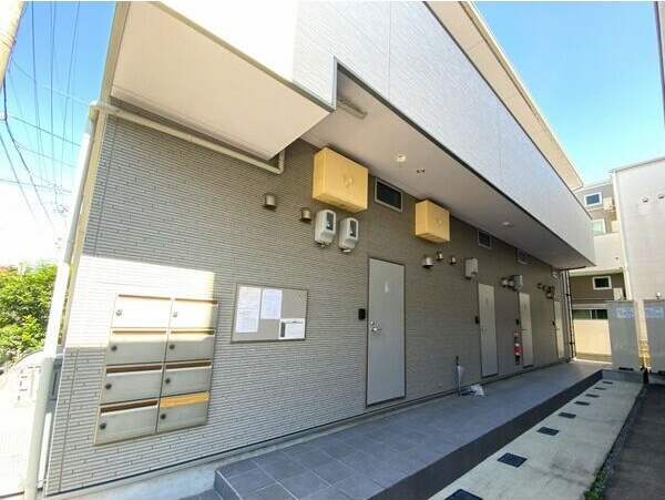 CozyHouse清水のエントランス