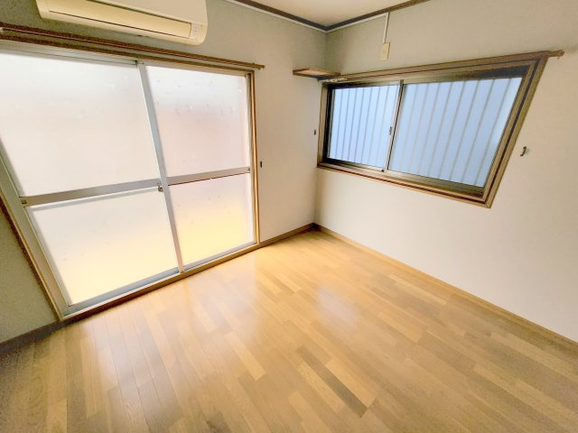生駒市俵口町の一戸建ての洋室