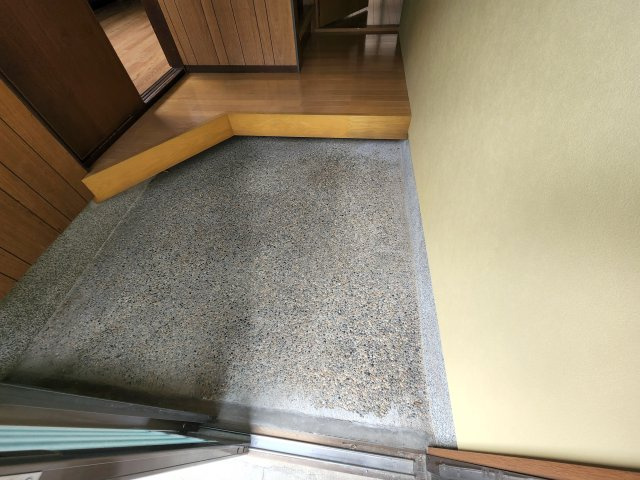 生駒市俵口町の一戸建ての玄関