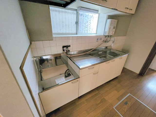 生駒市俵口町の一戸建てのキッチン