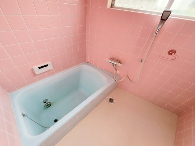 生駒市俵口町の一戸建ての浴室