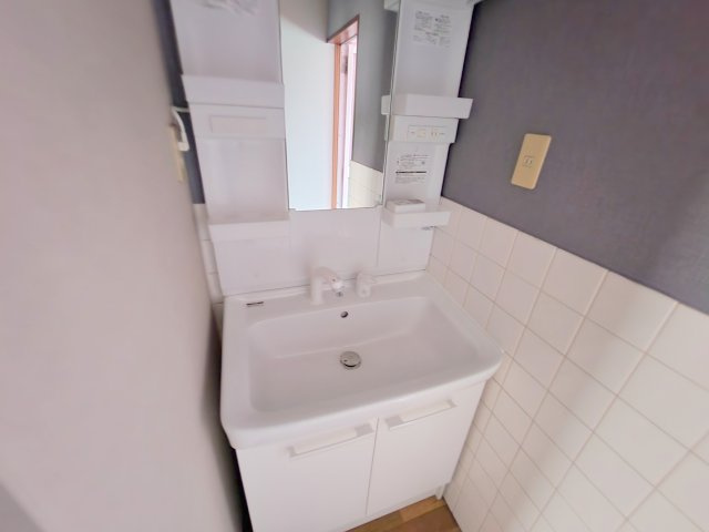生駒市俵口町の一戸建ての洗面所