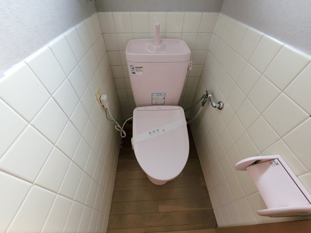生駒市俵口町の一戸建てのトイレ