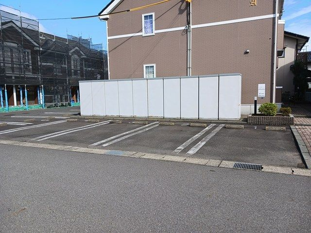 ニュープリムローズ　Ａの駐車場