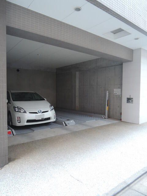 ヴェージュサフィールの駐車場