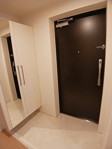 日暮里クリスタルガーデンの玄関|シンプルで使いやすい玄関です