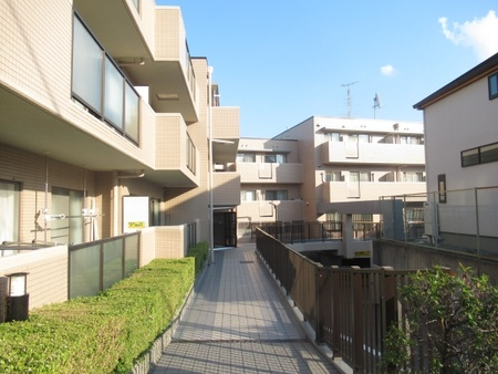 コスモ上野東のエントランス