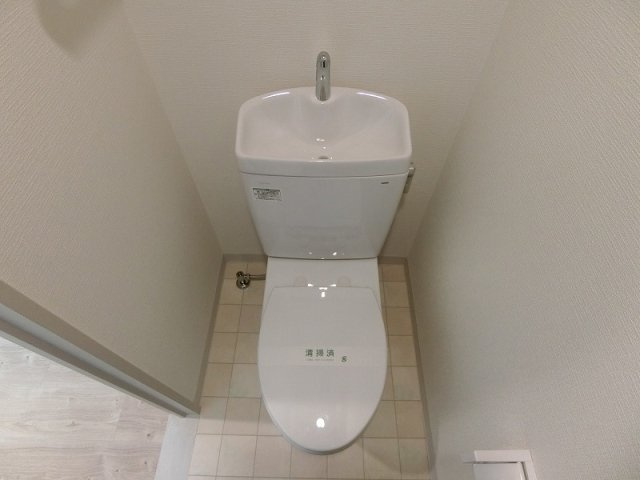 成加パラシオンのトイレ|ゆったりとした空間のトイレです