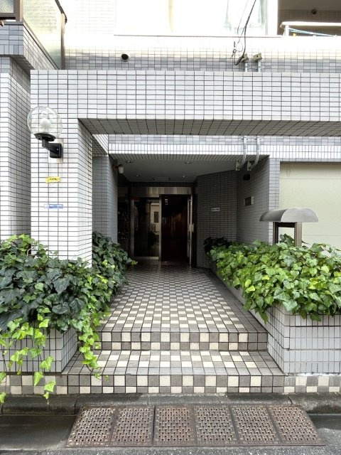 成加パラシオンのエントランス|ゆとりのあるエントランスです