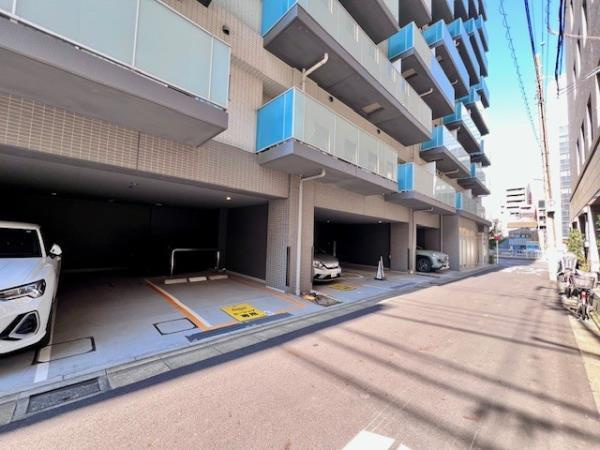 レクシード両国駅前の駐車場|駐車場があるので、車を買う予定の方も安心です