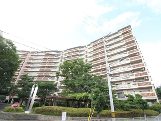 豊中野畑団地 四号棟の外観