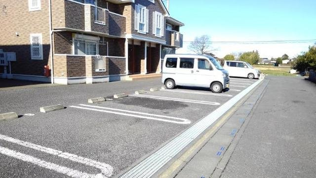 クレストフォートⅡの駐車場