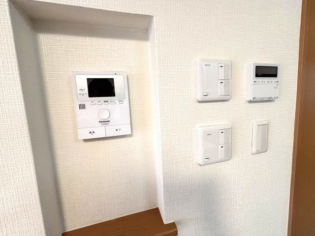 テレビモニター付きインターフォン（2020年に設置）
床暖房は2面式です
