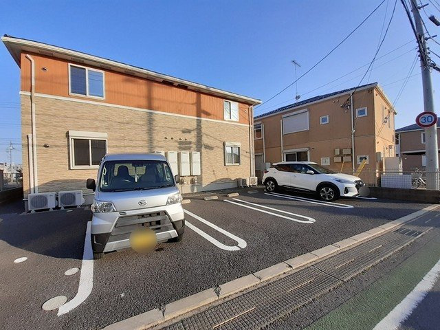 メゾン　ソレイユの駐車場|駐車場があるので、車を買う予定の方も安心です