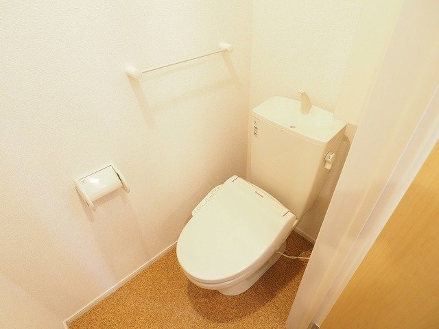 プレミアコート　小岩田のトイレ|ゆったりとした空間のトイレです