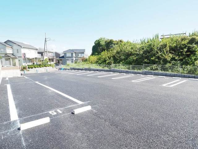 プレミアコート　小岩田の駐車場|駐車スペースもあります