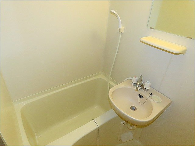 【浴室】 | レオパレスＷＨＩＴＥ　ＷＥＬＬ | 洗面台とユニット式のお風呂です