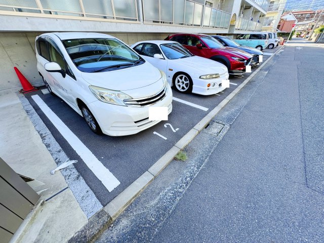 ATHouse2の駐車場