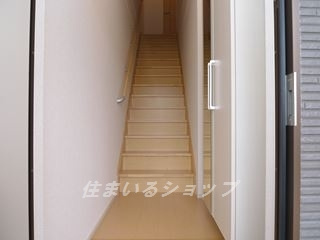 グリーンワールド　Ⅲの玄関|ミラー付き大型シューズボックス