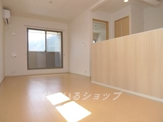 グリーンワールド　Ⅲの居間・リビング|アイランドキッチン