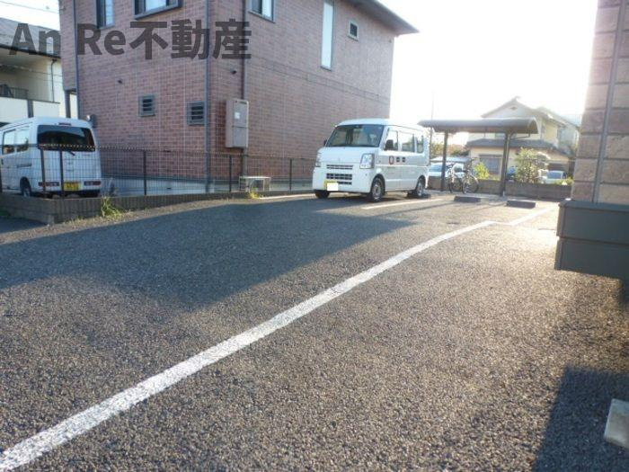 メゾンデュークス　Ⅴの駐車場
