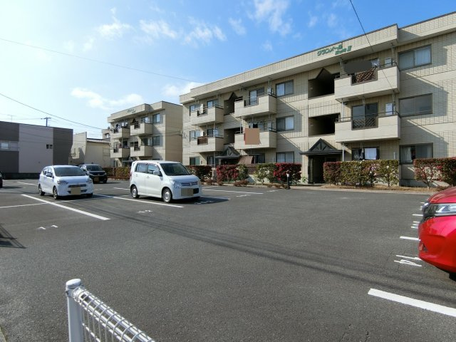 グランメール旗ヶ崎Ⅱの駐車場