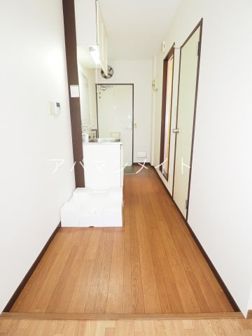 【内装】 | フォーミラーコート | お部屋からの玄関への眺めです