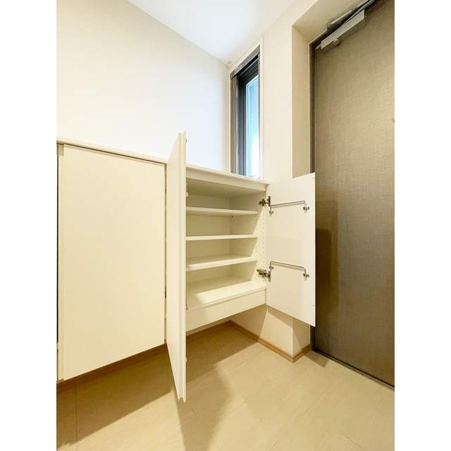 川崎市多摩区西生田３丁目の賃貸マンションの収納