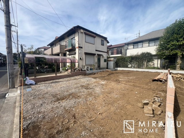 【外観】 | 青く澄み渡った綺麗な空と、陽の光をたっぷりと受ける、そんな新築住宅で新生活をスタートしてみませんか？見学・ご相談等、ミライズホーム(株)までお気軽にご連絡下さい♪