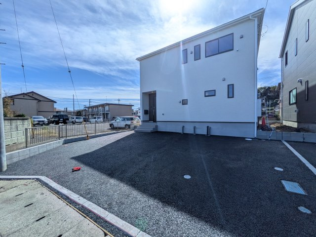 日立市小木津町　第6　新築戸建て　2号棟の前面道路含む現地写真|写真だけでは伝わらない快適さを、ぜひ現地で体感しませんか？
即日見学可能です！平日のご案内も可能です♪
お気軽にお問合せまたはお電話ください！
0297-86-8370まで【リアライズ不動産】
