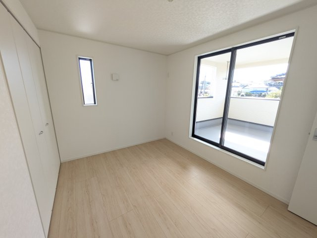 日立市小木津町　第6　新築戸建て　2号棟の洋室|陽当たりの良い明るい洋室です♪