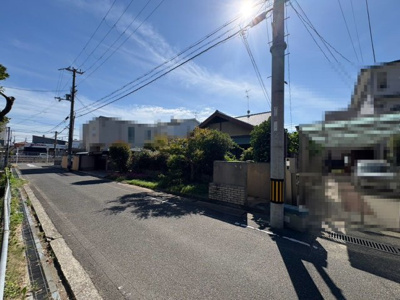 【前面道路含む現地写真】 | 西取石５丁目　売土地 | 周辺にはスーパーや薬局など、商業施設がそろっていますよ！とても住みやすい環境です