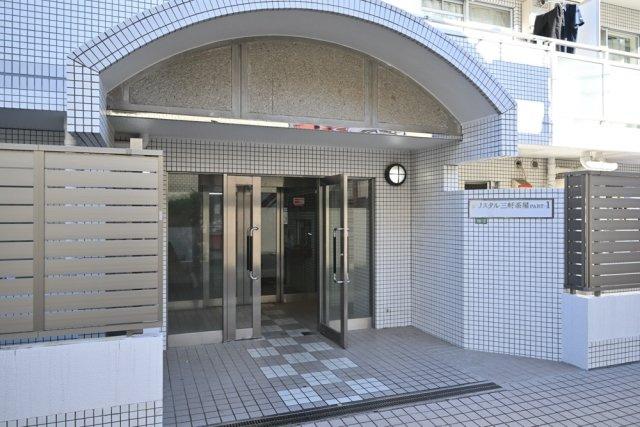 クリスタル三軒茶屋ＰＡＲＴ－１のエントランス|落ち着いたエントランスです