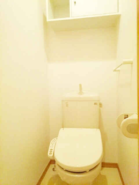 茅ヶ崎市松浪２丁目のアパートのトイレ|清潔感のあるトイレです