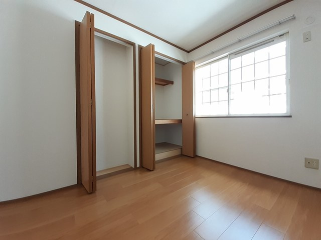クレストール上野田Bの洋室