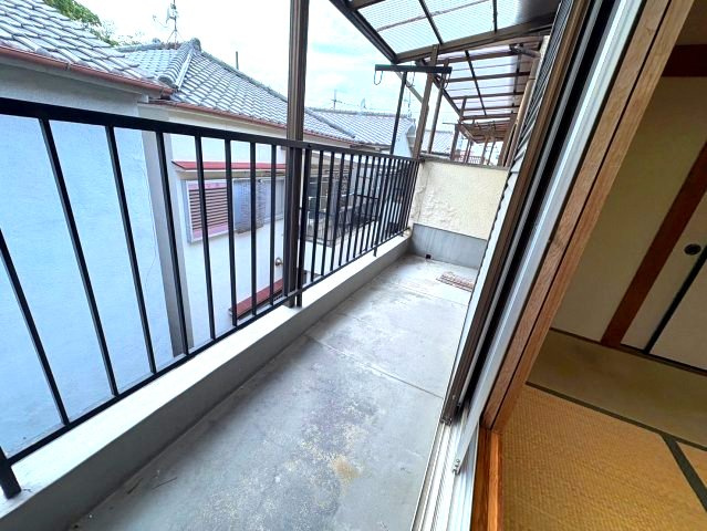 東阪田貸家のバルコニー