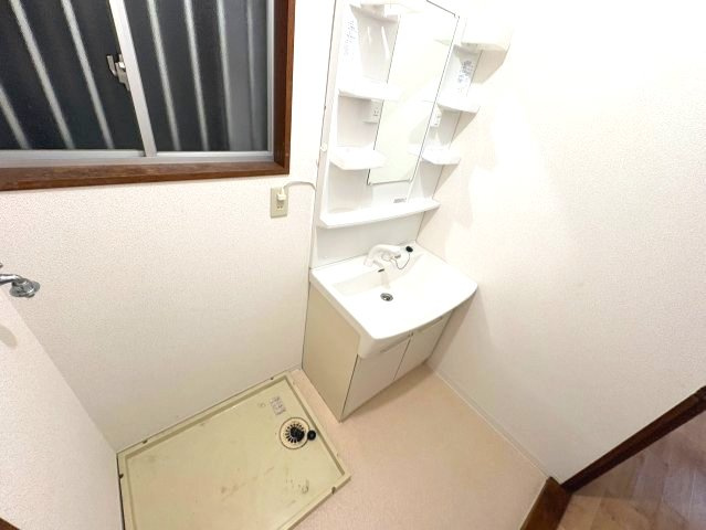 東阪田貸家の洗面所
