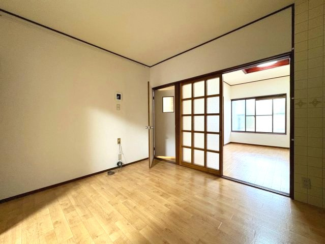 東阪田貸家の居間・リビング