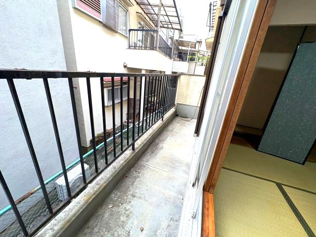 東阪田貸家のバルコニー